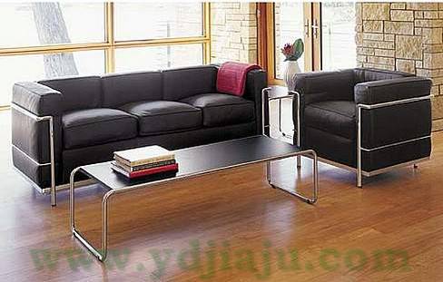 【不銹鋼真皮家具】柯布西耶真皮沙發(fā) Le Corbusier Sofa 場(chǎng)景圖片2