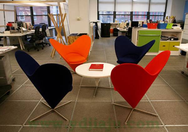 心型椅子(Verner Panton Heart Shaped Cone Chair)場(chǎng)景圖片5