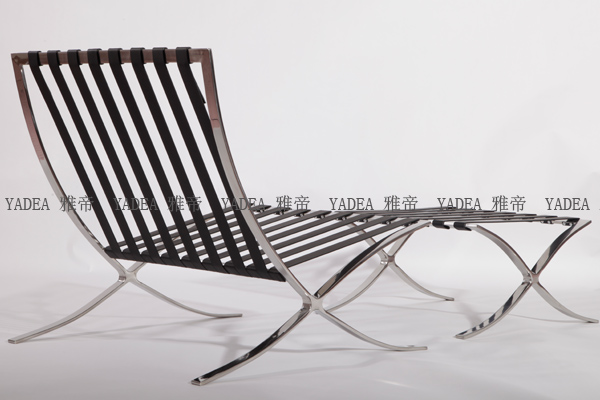 黑色巴塞羅那椅（Barcelona Chai in Black Leather）