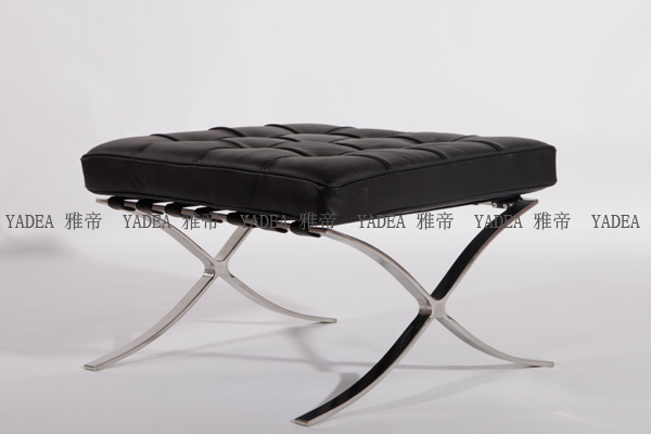 黑色巴塞羅那椅（Barcelona Chai in Black Leather）