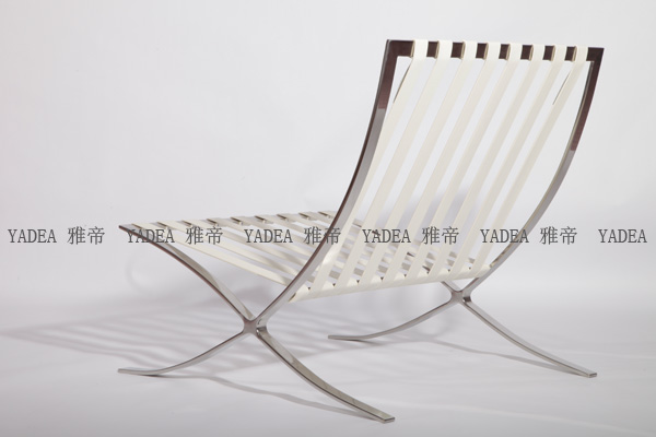 白色巴塞羅那椅(Barcelona Chair in red leather)