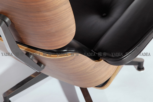 赫曼米勒版本的<a href='http://m.szdeyun.com/Products/EamesLoungeChair.html' class='keys' title='點(diǎn)擊查看關(guān)于伊姆斯休閑椅的相關(guān)信息' target='_blank'>伊姆斯休閑椅</a>（Eames Lounge Chair&mdash;Herman Miller Version)