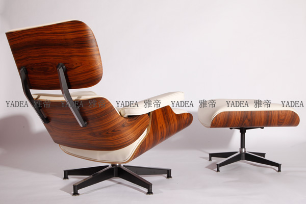 白色<a href='http://m.szdeyun.com/Products/EamesLoungeChair.html' class='keys' title='點擊查看關(guān)于伊姆斯休閑椅的相關(guān)信息' target='_blank'>伊姆斯休閑椅</a>（Eames Lounge Chair In White Leather）