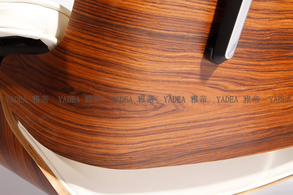 白色伊姆斯休閑椅（Eames Lounge Chair In White Leather）