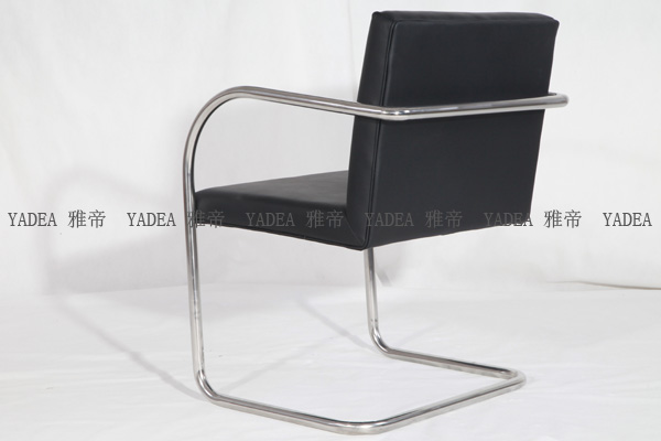 簡約椅子：新版布爾諾椅