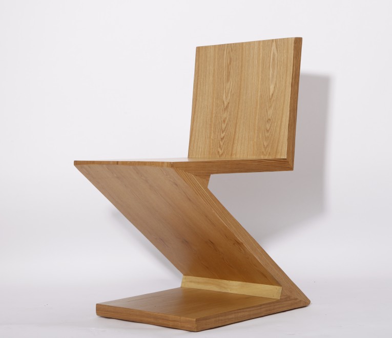 Z字椅（Zig-Zag Chair）