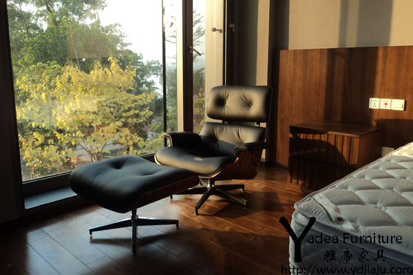<a href='http://m.szdeyun.com/Products/EamesLoungeChair.html' class='keys' title='點擊查看關(guān)于伊姆斯休閑椅的相關(guān)信息' target='_blank'>伊姆斯休閑椅</a>（Eames Lounge Chair）