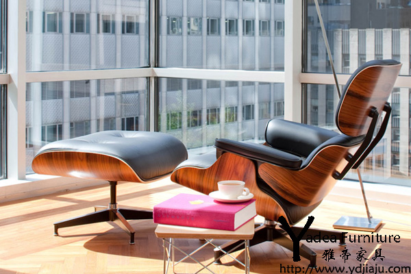 <a href='http://m.szdeyun.com/Products/EamesLoungeChair.html' class='keys' title='點擊查看關(guān)于伊姆斯休閑椅的相關(guān)信息' target='_blank'>伊姆斯休閑椅</a>（Eames Lounge Chair）