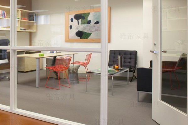 意皮巴塞羅那椅（Barcelona Chair In Italian Leather）