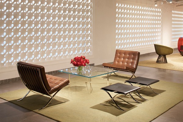 淺棕色巴塞羅那椅(Barcelona Chair in Light Brown Leather)