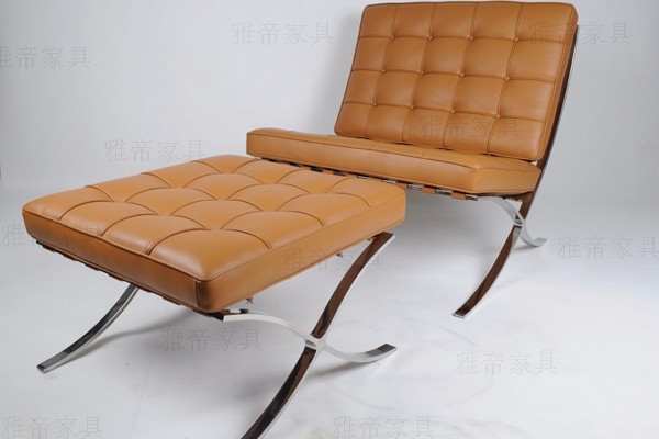 淺棕色巴塞羅那椅(Barcelona Chair in Light Brown Leather)