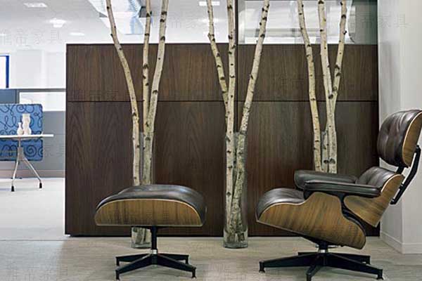 <a href='http://m.szdeyun.com/Products/EamesLoungeChair.html' class='keys' title='點擊查看關(guān)于伊姆斯休閑椅的相關(guān)信息' target='_blank'>伊姆斯休閑椅</a>（Eames Lounge Chair）