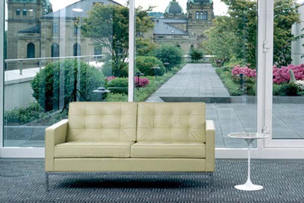 諾爾沙發(fā)（Florence Knoll Sofa）