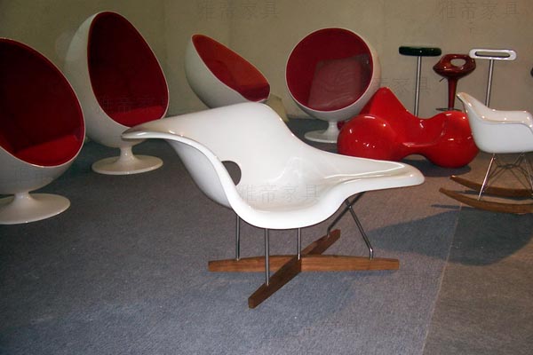 貝殼貴妃椅（Eames La Chaise）