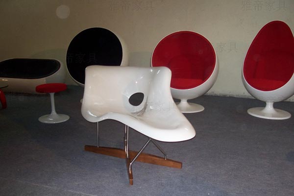貝殼貴妃椅（Eames La Chaise）