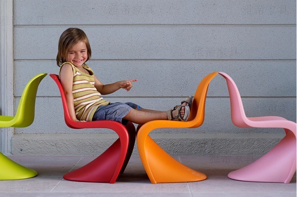 番頓餐椅(Panton Chair)