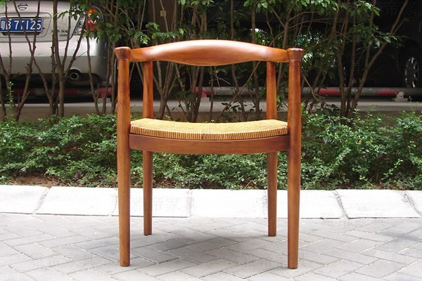 韋格納實(shí)木扶手椅（Juliana Armchair）