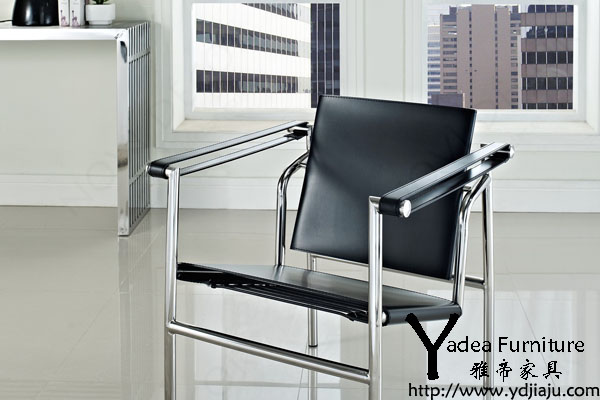 巴斯庫蘭椅(Basculant chair)