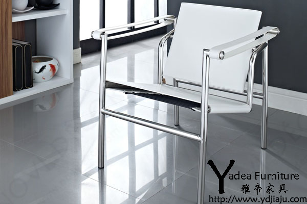 巴斯庫蘭椅(Basculant chair)