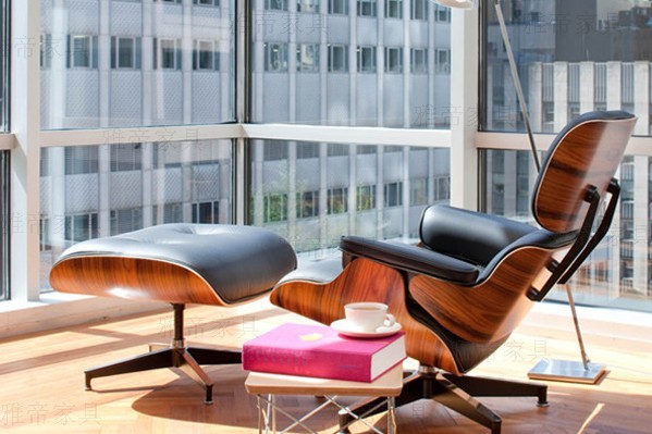 維特拉版本的伊姆斯休閑椅（Eames Lounge Chair &mdash; Vitra Version）