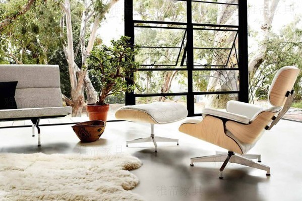 白色伊姆斯休閑椅（Eames Lounge Chair In White Leather）