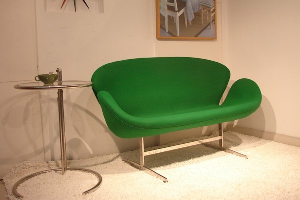 愛(ài)琳.格蕾茶幾(Eileen Gray End Table)