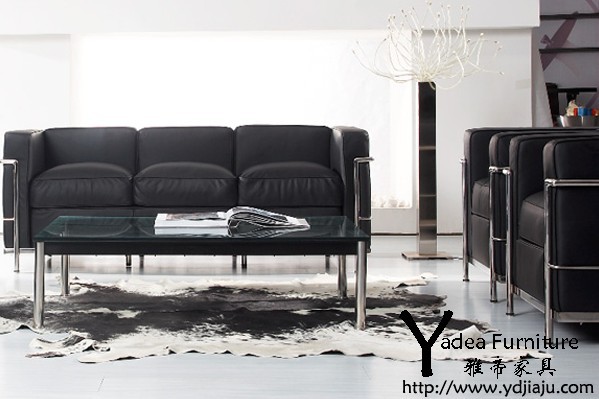 柯布西耶設計的真皮沙發(fā)(Le Corbusier Sofa)