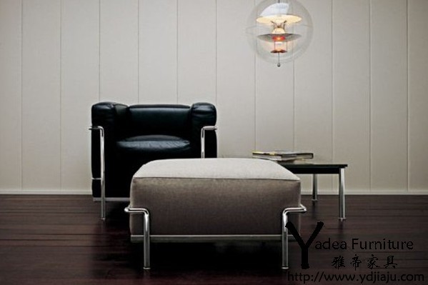 柯布西耶設計的真皮沙發(fā)(Le Corbusier Sofa)