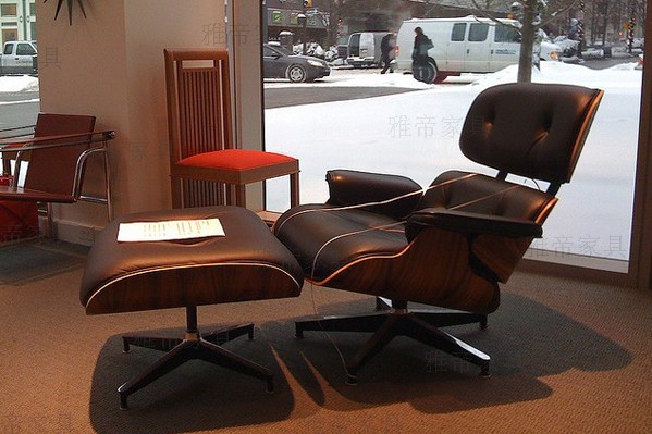 酸枝木貼皮的伊姆斯休閑椅（Palisander Eames Lounge Chair）