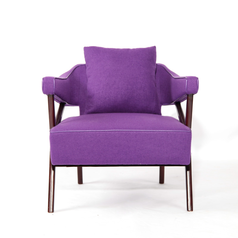 現(xiàn)代經(jīng)典扶手椅子